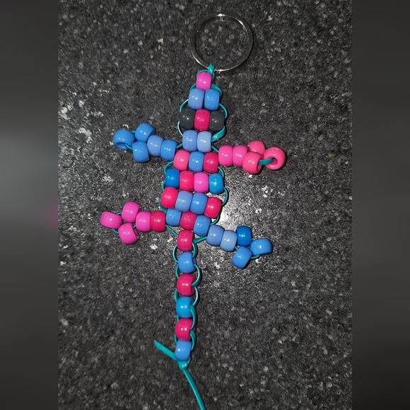 Custom keychain. All earnings will be donated to the FaerieLand Rescue. - Picture 5 of 12